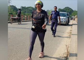 Indian architect walks from Kolkata to Dhaka