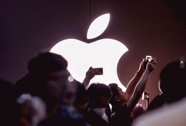 Apple Needs to Evolve to Compete in the Artificial Intelligence Era